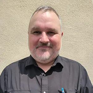 Photo de Patrick, propriétaire de Pat Patate, portrait professionnel souriant d'un homme d'affaires, pas de forme humaine