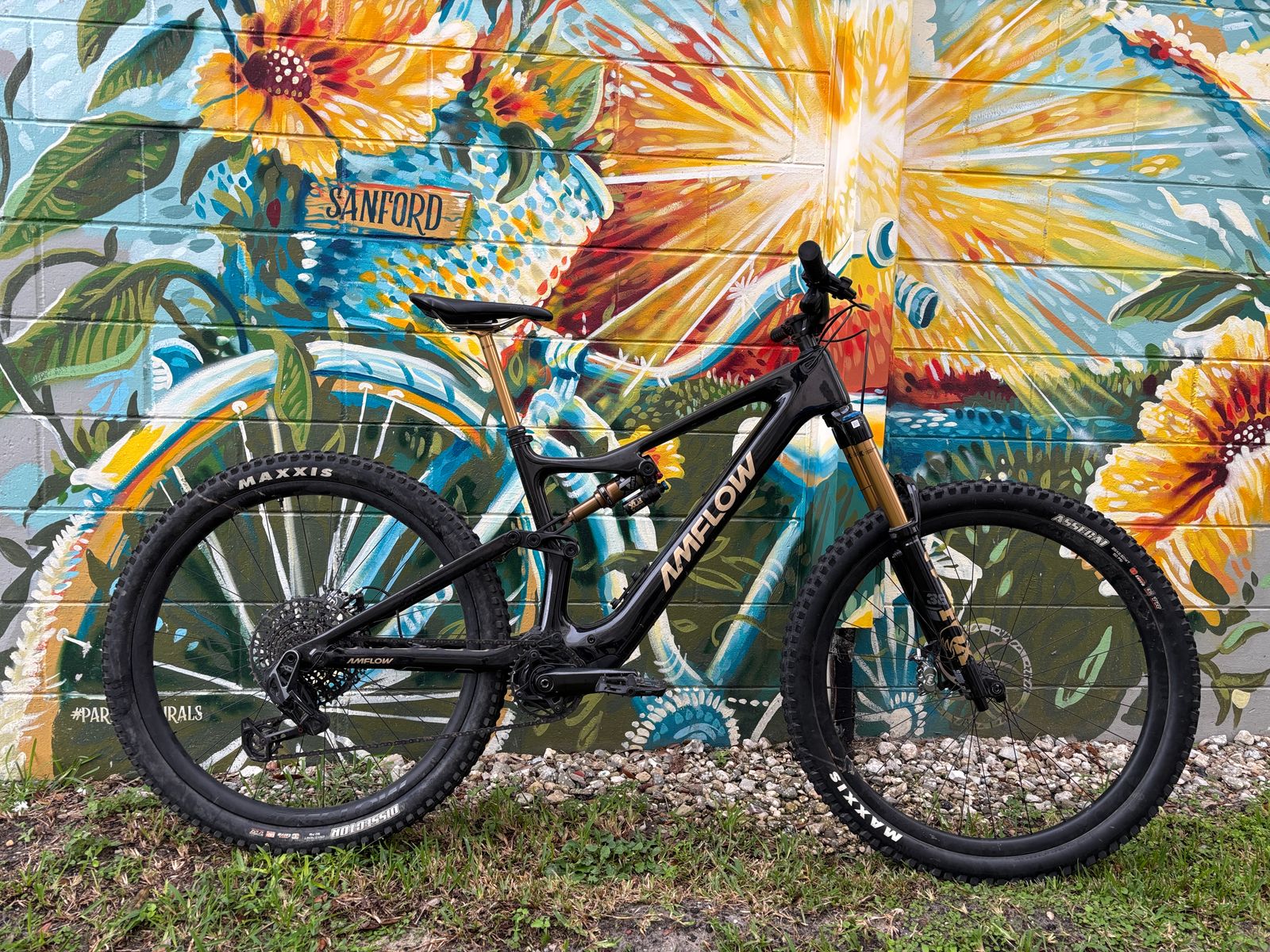 Amflow PL Carbon: Light E-MTB with 105Nm Power & 800Wh Range