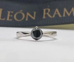 Anillo de compromiso diamante negro