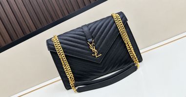 <p>YSL Envelope Bag: Which Size and Version Should You Buy?</p>