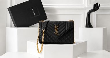 <p>Yves Saint Laurent Envelope Small vs Medium Size Fits Everyday Essentials?</p>
