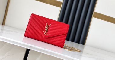 <p>What Fits Inside a YSL Envelope Bag?</p>