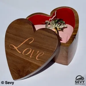 Boîte à bijoux cœur en bois personnalisée