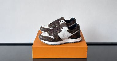 <p>Louis Vuitton Run Away Men Shoes: How Should They Fit?</p>