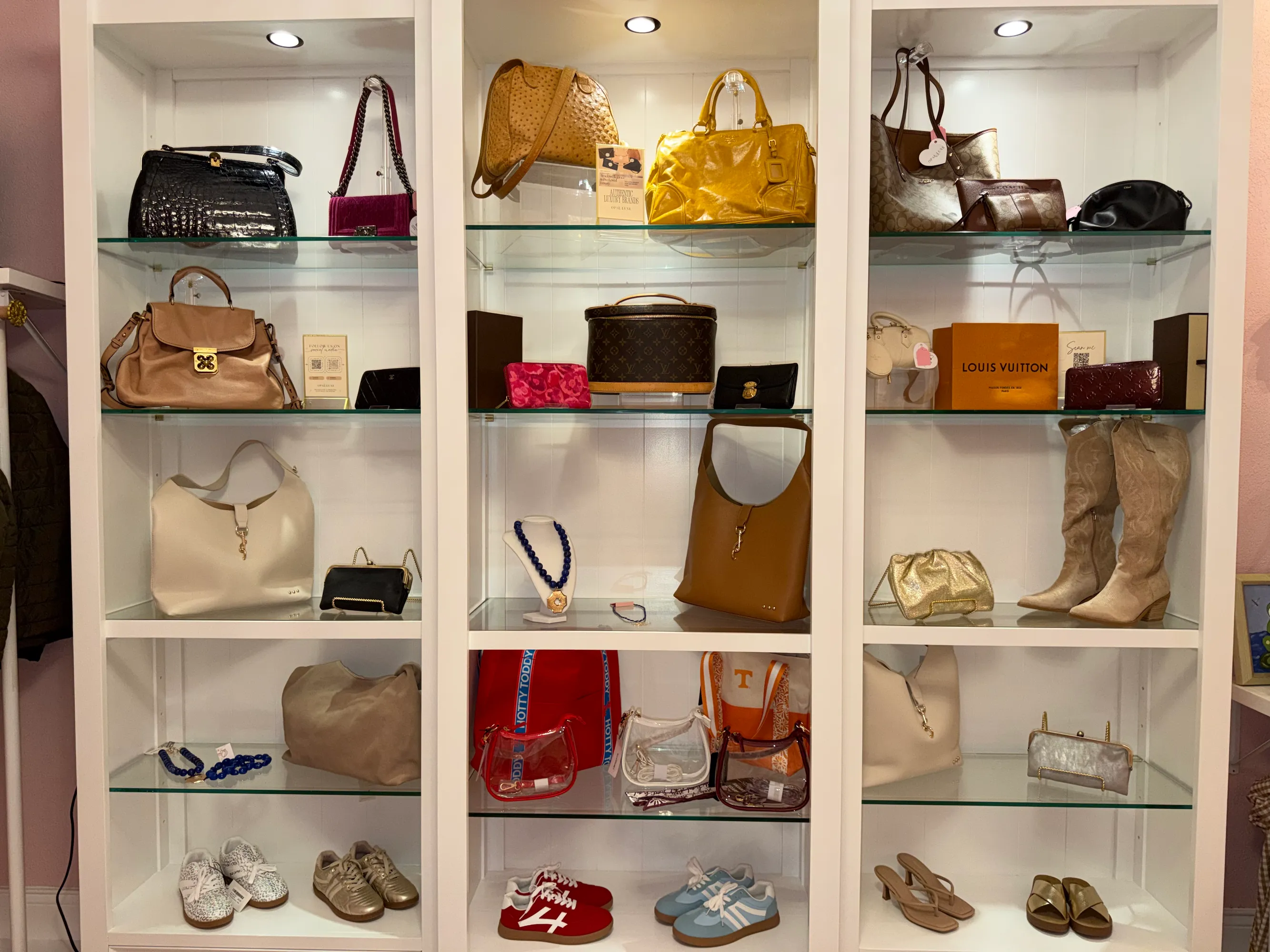 Queen Bees Accessories