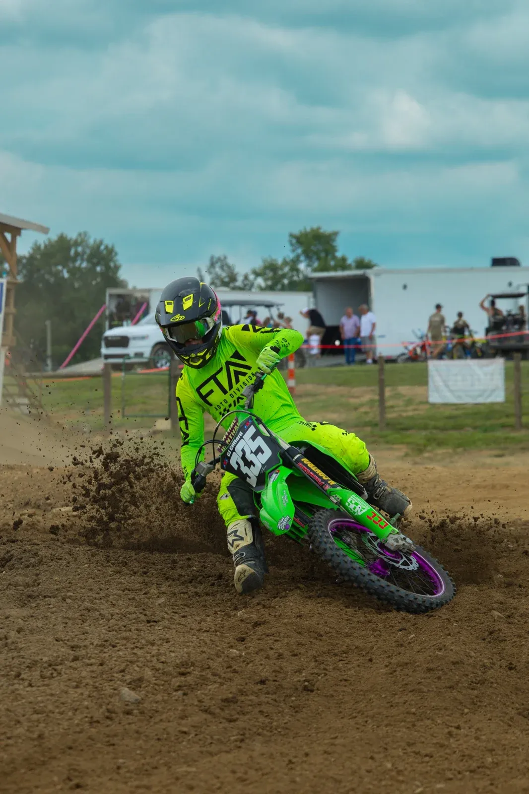 #335 roosting a corner on a Donks Designs kit