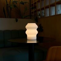 Lámpara Inalámbrica Recargable y a Control Remoto con un Diseño Único