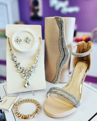We carry the latest trends in womens and girls shoes and accessories.
